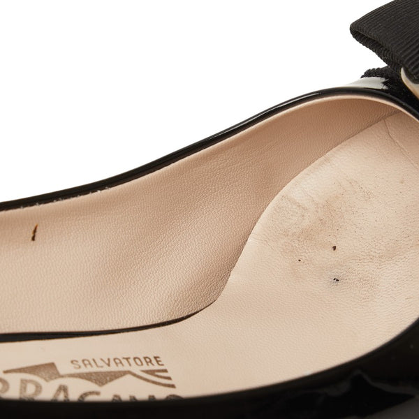 サルヴァトーレフェラガモ ヴァラリボン サイズ：6D ブラック シルバー エナメル レディース Salvatore Ferragamo 【中古】