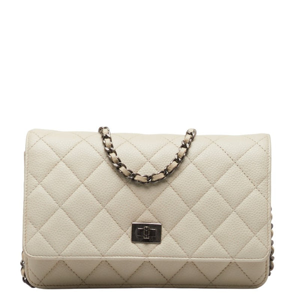 シャネル マトラッセ2.55 シングルフラップ 長財布 チェーンウォレット ホワイト キャビアスキン レディース CHANEL 【中古】