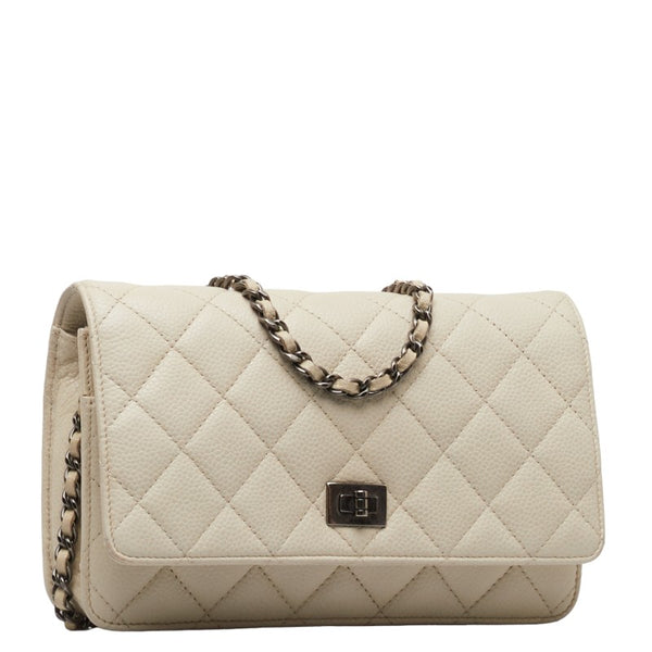 シャネル マトラッセ2.55 シングルフラップ 長財布 チェーンウォレット ホワイト キャビアスキン レディース CHANEL 【中古】