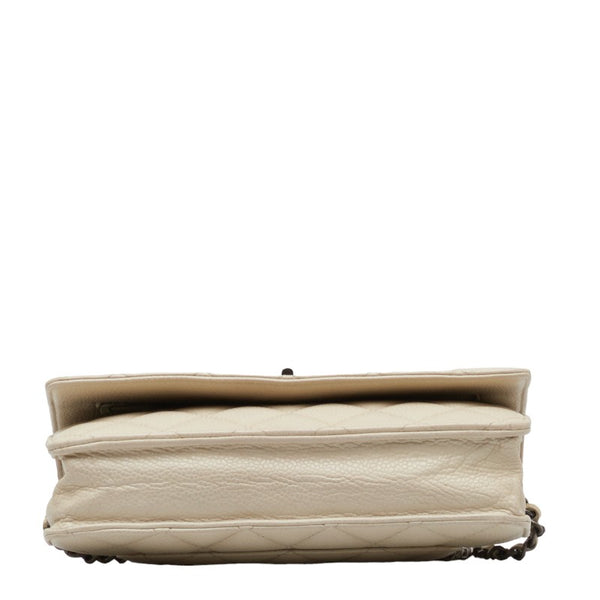 シャネル マトラッセ2.55 シングルフラップ 長財布 チェーンウォレット ホワイト キャビアスキン レディース CHANEL 【中古】