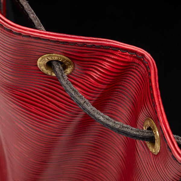 ルイ ヴィトン エピ プチノエ ショルダーバッグ M44172 カスティリアンレッド ノワール レザー レディース LOUIS VUITTON 【中古】