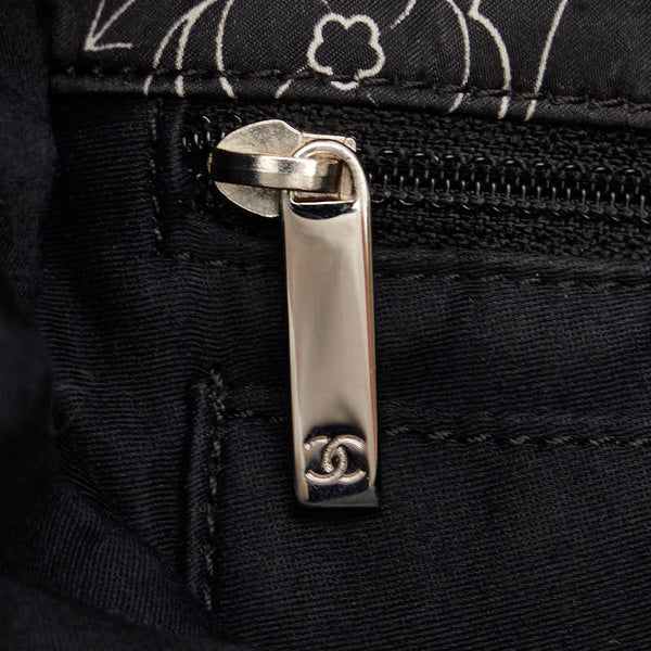 シャネル エアライン チェーン ショルダーバッグ ブラック ホワイト シルバー ナイロン レディース CHANEL 【中古】