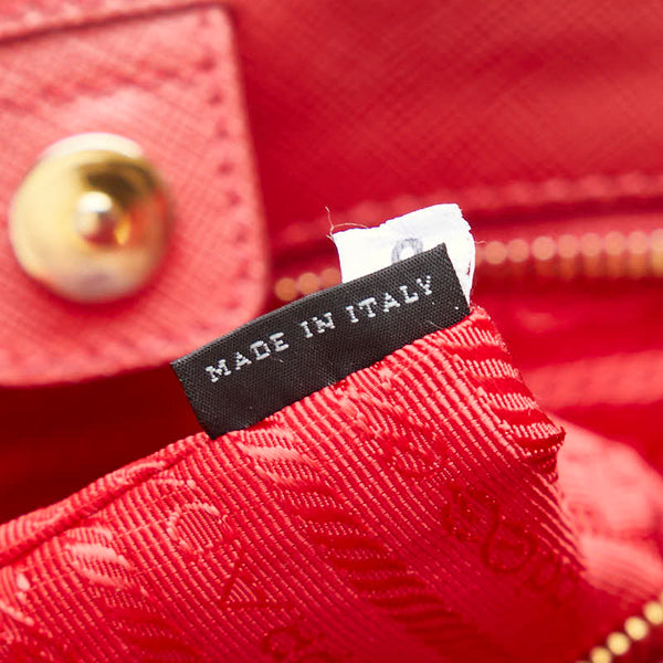 プラダ サフィアーノ 三角ロゴプレート ハンドバッグ ショルダーバッグ 2WAY レッド レザー レディース PRADA 【中古】