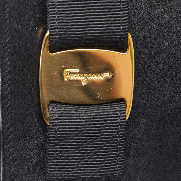 サルヴァトーレフェラガモ ヴァラリボン 斜め掛け チェーン ショルダーバッグ ブラック レザー キャンバス レディース Salvatore Ferragamo 【中古】