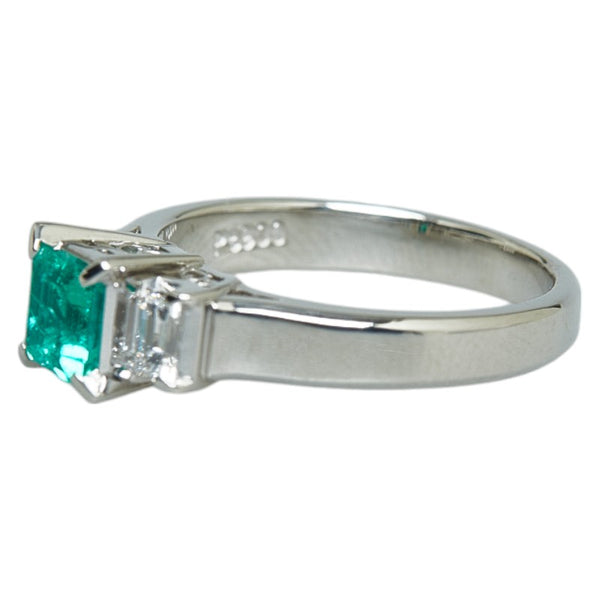 Pt900 プラチナ エメラルド0.50 ダイヤ0.37ct リング 指輪 レディース 10.5号 【中古】