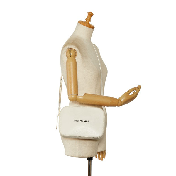 バレンシアガ エブリディ 斜め掛け ショルダーバッグ カメラバッグ 552370 ホワイト レザー レディース BALENCIAGA 【中古】