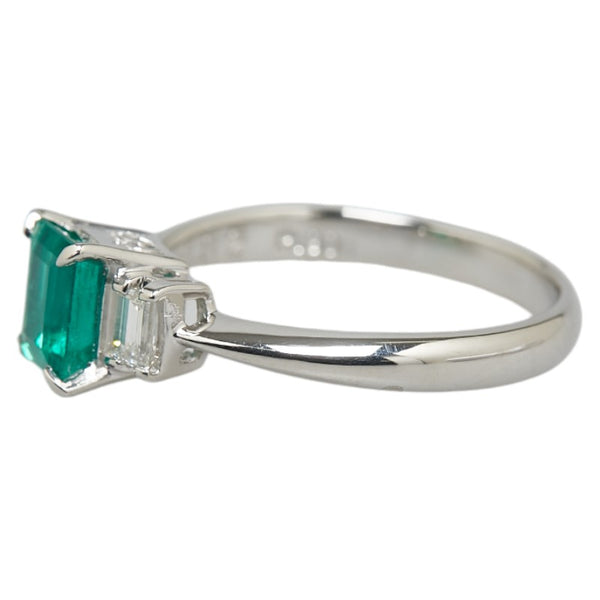 Pt900 プラチナ エメラルド0.82ct ダイヤ0.33ct リング 指輪 レディース 12号 【中古】