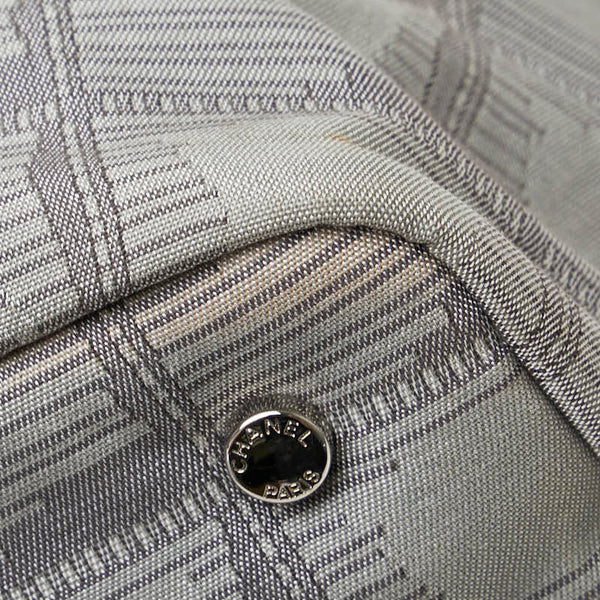 シャネル ココマーク ニュートラベルライン トートバッグ ハンドバッグ グレー ナイロン レザー レディース CHANEL 【中古】