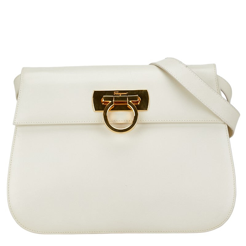 サルヴァトーレフェラガモ ガンチーニ 斜め掛け ショルダーバッグ アイボリー ホワイト レザー レディース Salvatore Ferragamo 【中古】