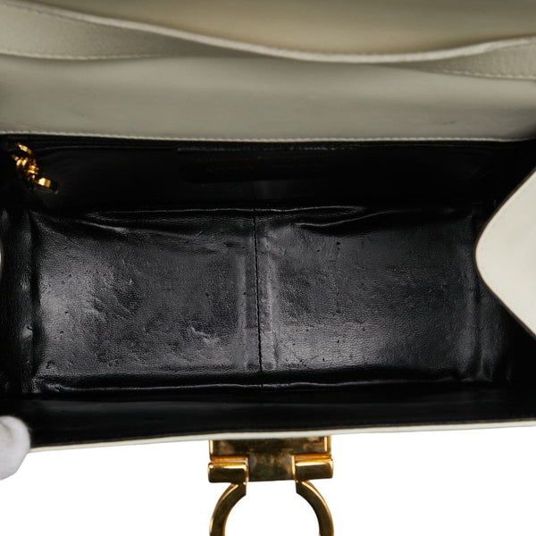 サルヴァトーレフェラガモ ガンチーニ 斜め掛け ショルダーバッグ アイボリー ホワイト レザー レディース Salvatore Ferragamo 【中古】