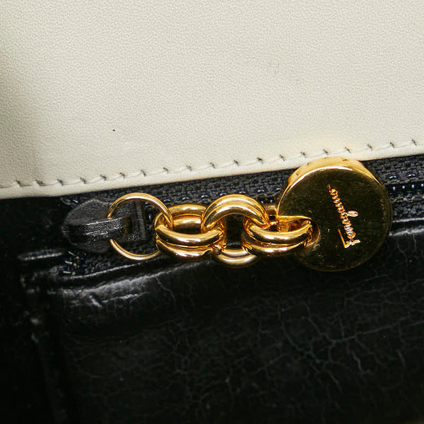 サルヴァトーレフェラガモ ガンチーニ 斜め掛け ショルダーバッグ アイボリー ホワイト レザー レディース Salvatore Ferragamo 【中古】