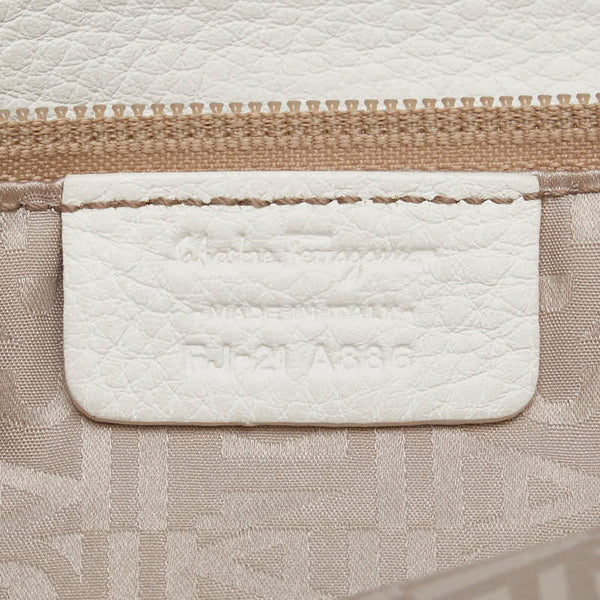 サルヴァトーレフェラガモ ガンチーニ ハンドバッグ ショルダーバッグ２WAY ホワイト シルバー レザー レディース Salvatore Ferragamo 【中古】