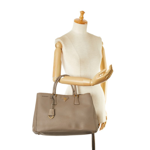 プラダ サフィアーノ 三角ロゴプレート ハンドバッグ BN1874 グレージュ レザー レディース PRADA 【中古】