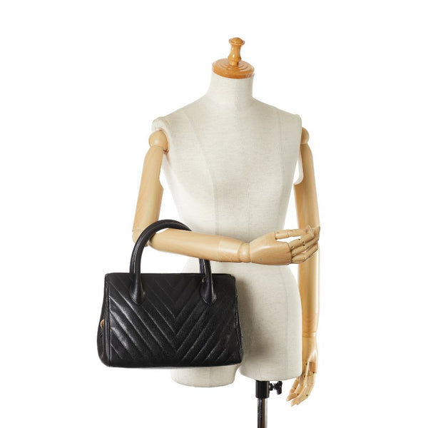 シャネル Vステッチ ハンドバッグ ブラック キャビアスキン レディース CHANEL 【中古】