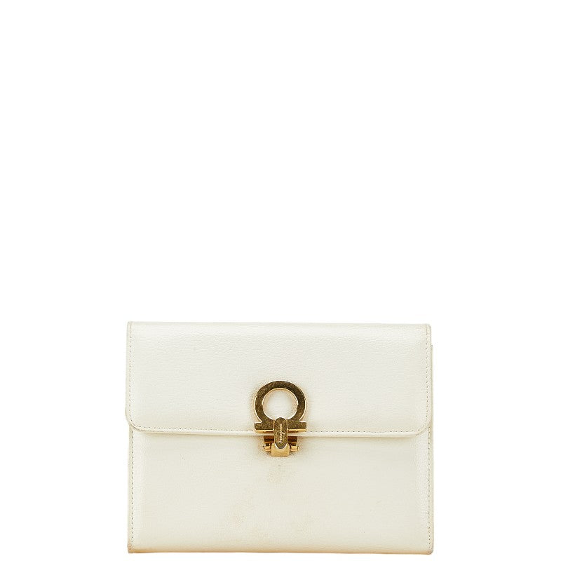 サルヴァトーレフェラガモ ガンチーニ ポーチ 化粧ポーチ ホワイト レザー レディース Salvatore Ferragamo 【中古】