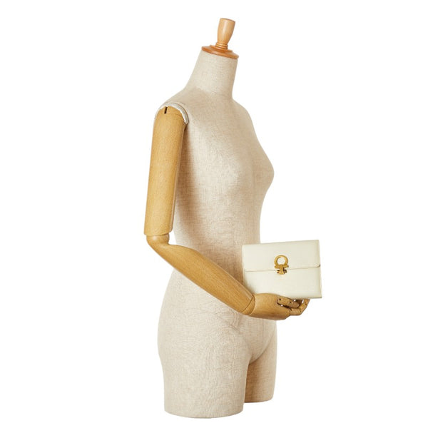 サルヴァトーレフェラガモ ガンチーニ ポーチ 化粧ポーチ ホワイト レザー レディース Salvatore Ferragamo 【中古】