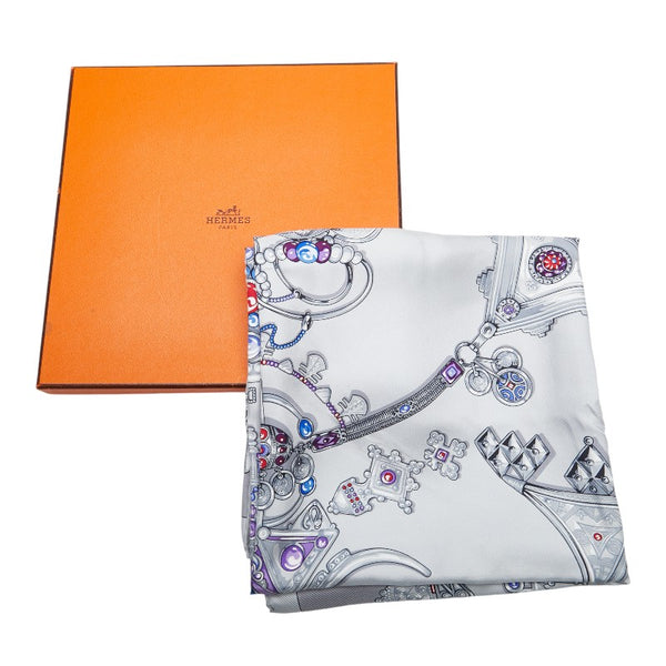 エルメス カレ90 PARURES DES SABLES 砂漠のアクセサリー スカーフ グレー シルク レディース HERMES 【中古】