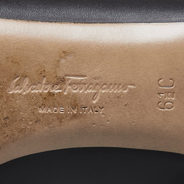 サルヴァトーレフェラガモ ヴァラリボン パンプス サイズ：6 1/2C ブラウン レザー レディース Salvatore Ferragamo 【中古】