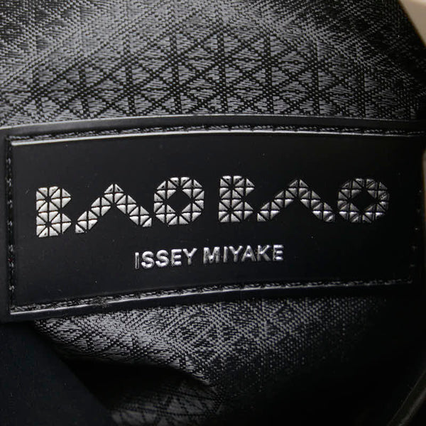 イッセイミヤケ バオバオ ショルダーバッグ ベージュ アイボリー ナイロン ポリエステル レディース ISSEY MIYAKE 【中古】