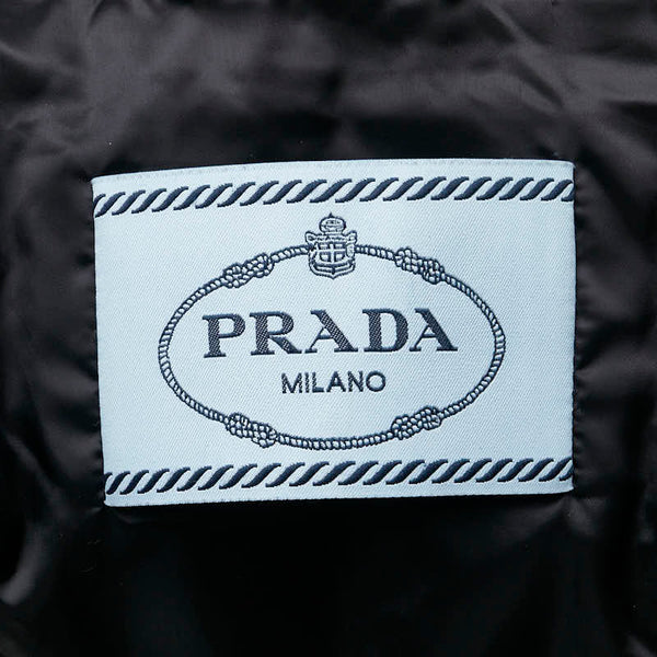 プラダ トライアングルロゴ ダウンジャケット サイズ：38 ブラック ダウン レディース PRADA 【中古】