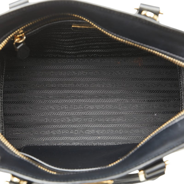 プラダ 三角ロゴプレート サフィアーノ ハンドバッグ ショルダーバッグ 2WAY ブラック レザー レディース PRADA 【中古】