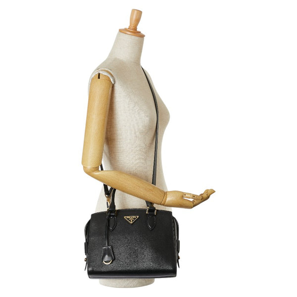 プラダ 三角ロゴプレート サフィアーノ ハンドバッグ ショルダーバッグ 2WAY ブラック レザー レディース PRADA 【中古】