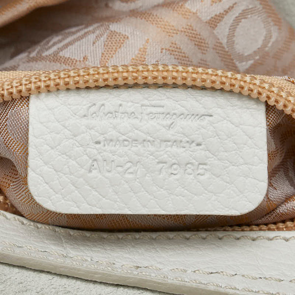 サルヴァトーレフェラガモ ロゴプレート ハンドバッグ ワンショルダーバッグ ホワイト レザー レディース Salvatore Ferragamo 【中古】