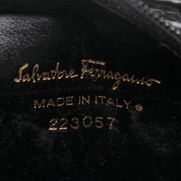 サルヴァトーレフェラガモ ヴァラ リボン ポーチ 化粧ポーチ 223057 ブラック レザー レディース Salvatore Ferragamo 【中古】