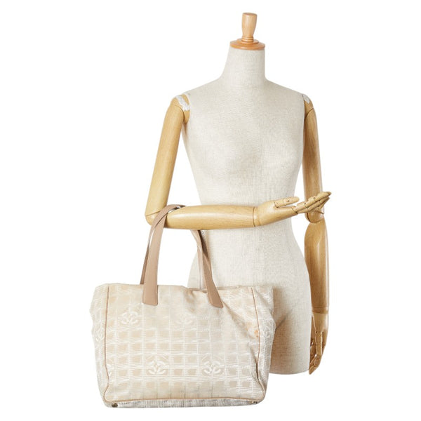 シャネル ニュートラベルライン トートMM ココマーク ハンドバッグ トートバッグ ベージュ ナイロン レディース CHANEL 【中古】