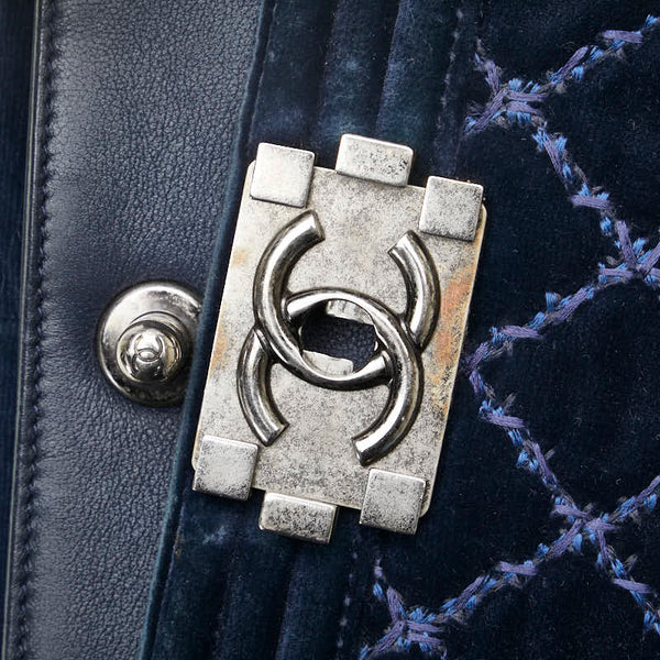 シャネル マトラッセ ボーイシャネル25 チェーン ショルダーバッグ ネイビー ベロア レディース CHANEL 【中古】