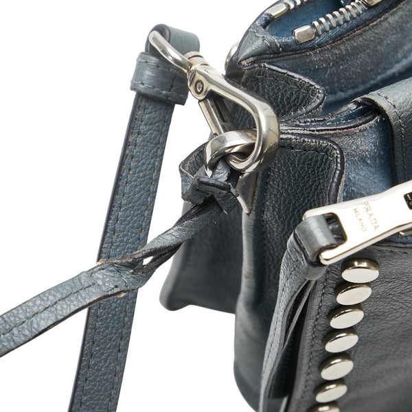 プラダ エティケット スタッズ 斜め掛け ショルダーバッグ ライトブルー レザー レディース PRADA 【中古】