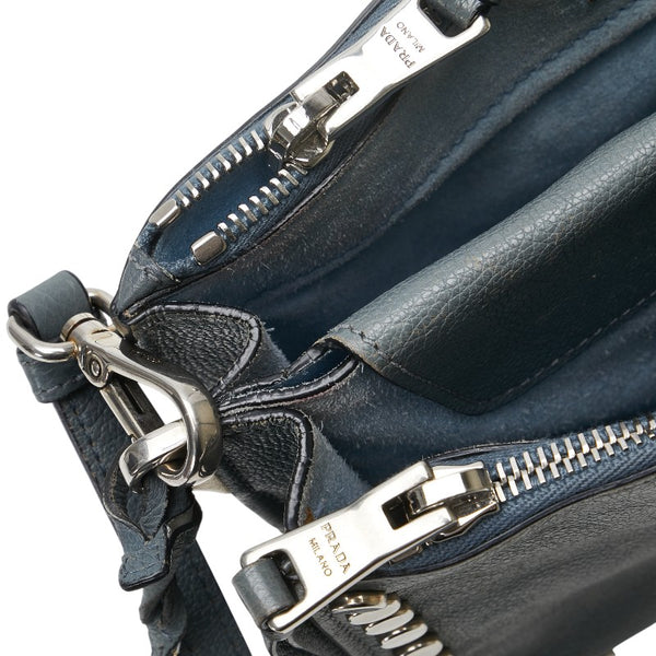 プラダ エティケット スタッズ 斜め掛け ショルダーバッグ ライトブルー レザー レディース PRADA 【中古】