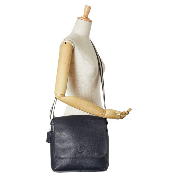 コーチ チャールズ 斜め掛け ショルダーバック F72362 ネイビー レザー メンズ COACH 【中古】