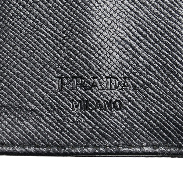 プラダ 三角ロゴプレート 二つ折り財布 ブラック ナイロン レディース PRADA 【中古】