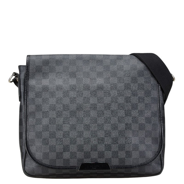 ルイ ヴィトン ダミエ グラフィット ダニエルMM 斜め掛け ショルダーバッグ N58029 ブラック PVC レザー メンズ LOUIS VUITTON 【中古】