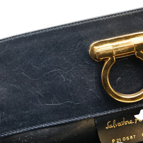 サルヴァトーレフェラガモ ガンチーニ チェーン 斜め掛け ショルダーバッグ P21 0587 ネイビー レザー レディース Salvatore Ferragamo 【中古】