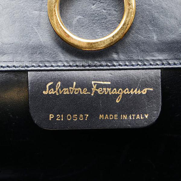 サルヴァトーレフェラガモ ガンチーニ チェーン 斜め掛け ショルダーバッグ P21 0587 ネイビー レザー レディース Salvatore Ferragamo 【中古】