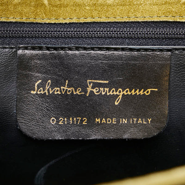 サルヴァトーレフェラガモ 斜め掛け ショルダーバッグ グリーン カーキ スウェード レディース Salvatore Ferragamo 【中古】