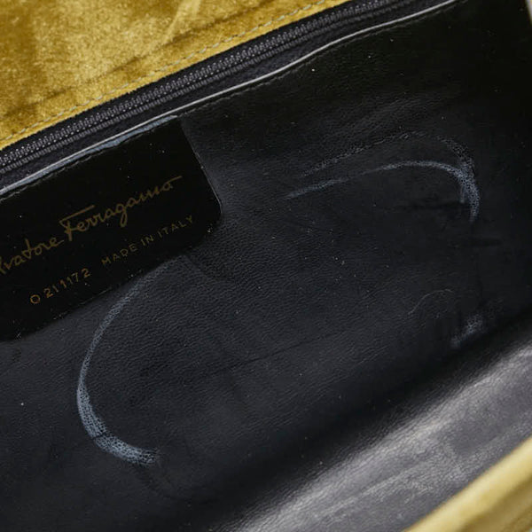 サルヴァトーレフェラガモ 斜め掛け ショルダーバッグ グリーン カーキ スウェード レディース Salvatore Ferragamo 【中古】