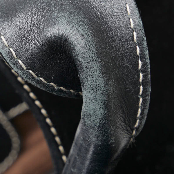 サルヴァトーレフェラガモ ワンショルダーバッグ ブラック スウェード レザー レディース Salvatore Ferragamo 【中古】