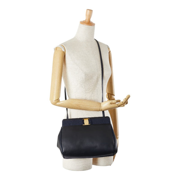 サルヴァトーレフェラガモ ヴァラリボン 斜め掛け ショルダーバッグ ネイビー レザー レディース Salvatore Ferragamo 【中古】