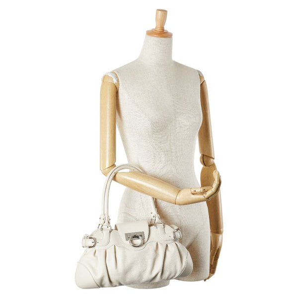 サルヴァトーレフェラガモ ガンチーニ ハンドバッグ AU-21 6317 ホワイト レザー レディース Salvatore Ferragamo 【中古】