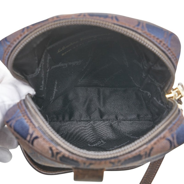 サルヴァトーレフェラガモ ガンチーニ柄 斜め掛け ショルダーバッグ BA-21 2781 ブラウン ネイビー キャンバス レザー レディース Salvatore Ferragamo 【中古】