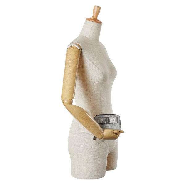 サルヴァトーレフェラガモ ヴァラリボン ラメ コインケース シルバー ブラック グリッターキャンバス レザー レディース Salvatore Ferragamo 【中古】