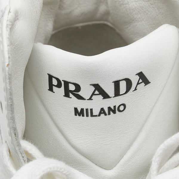 プラダ 三角ロゴ ハイカット スニーカー サイズ:6 1/2 2TG179 ホワイト レザー レディース PRADA 【中古】