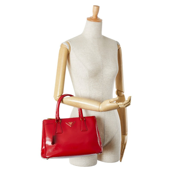 プラダ 三角ロゴプレート ハンドバッグ レッド パテントレザー レディース PRADA 【中古】