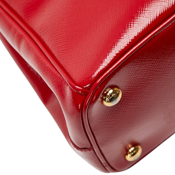プラダ 三角ロゴプレート ハンドバッグ レッド パテントレザー レディース PRADA 【中古】