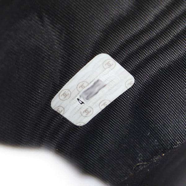 シャネル ココマーク 二つ折り財布 ブラック キャビアスキン レディース CHANEL 【中古】