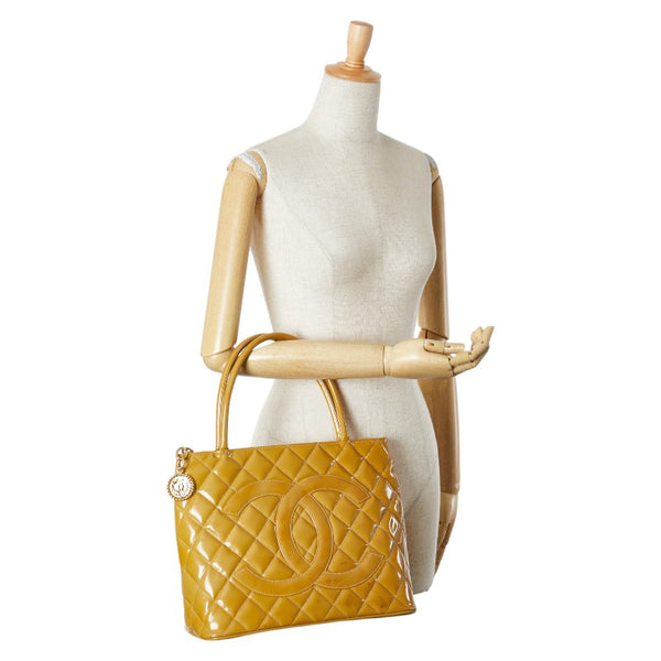 シャネル マトラッセ 復刻トート ココマーク トートバッグ ブラウン イエロー エナメル レザー レディース CHANEL 【中古】