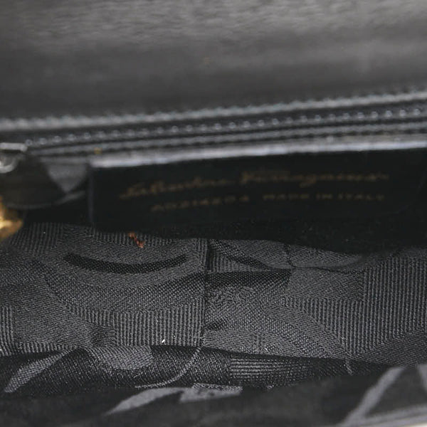 サルヴァトーレフェラガモ ガンチーニ 斜め掛け チェーン ショルダーバッグ AQ214204 ブラック レザー レディース Salvatore Ferragamo 【中古】